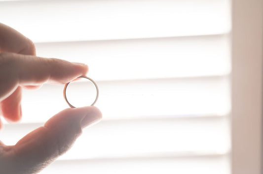 ¿Cómo saber la talla de anillo? ¡Es más fácil de lo que te imaginas! - Joyas Gloss Crystal