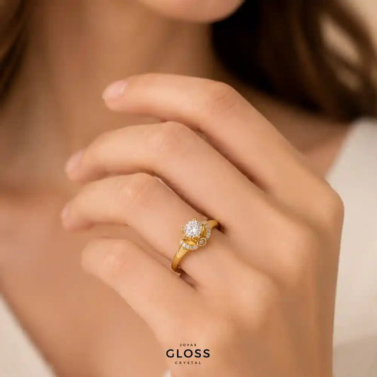 Anillo Compromiso Realeza Baño de Oro 18k - Joyas Gloss Crystal