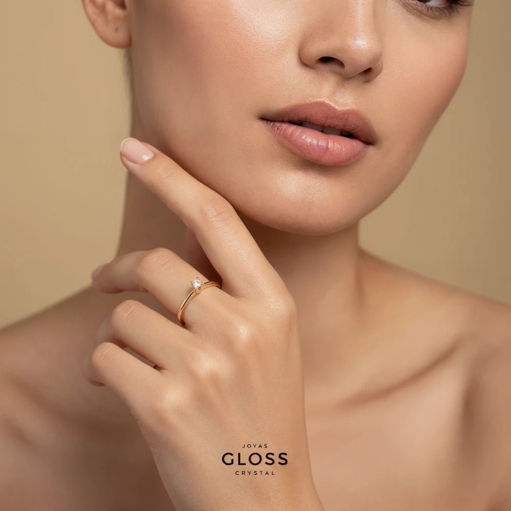 Anillo Compromiso Lilibeth Baño de Oro 18k. - Joyas Gloss Crystal